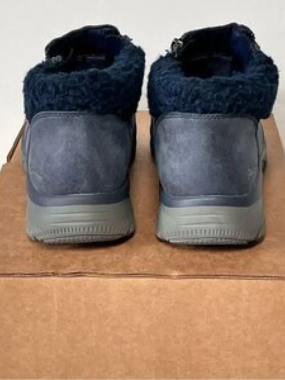 Skechers zip closure